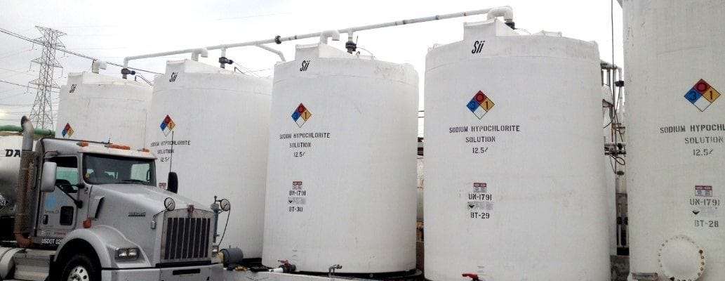 Municipal and Aircraft De-Icing Tanks for Robust Ice Cleanup Operations